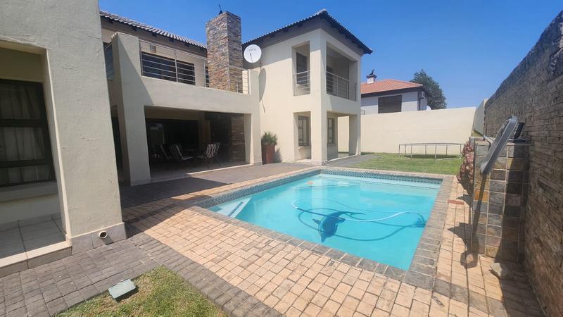 4 Bedroom Property for Sale in Zambezi Country Estate Gauteng