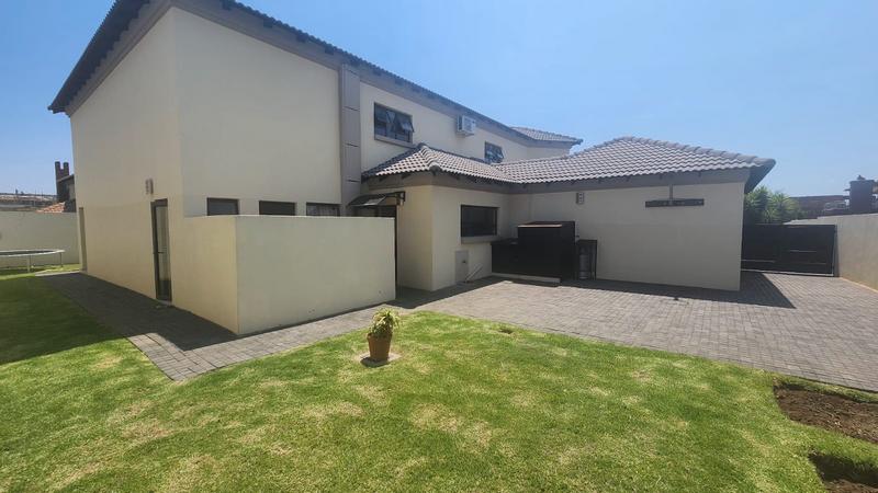 4 Bedroom Property for Sale in Zambezi Country Estate Gauteng