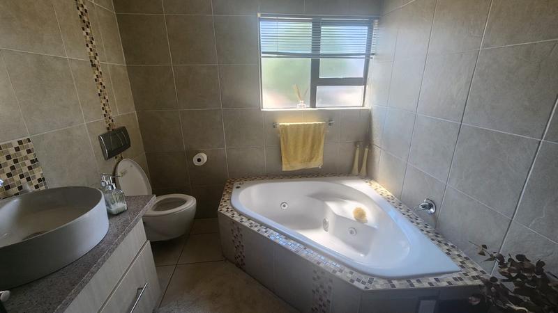 4 Bedroom Property for Sale in Zambezi Country Estate Gauteng