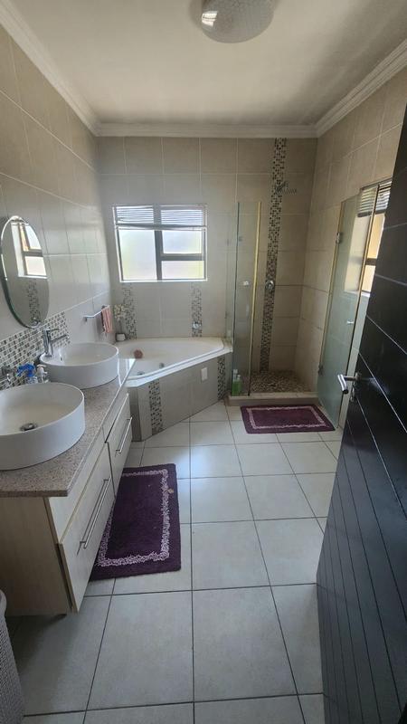 4 Bedroom Property for Sale in Zambezi Country Estate Gauteng