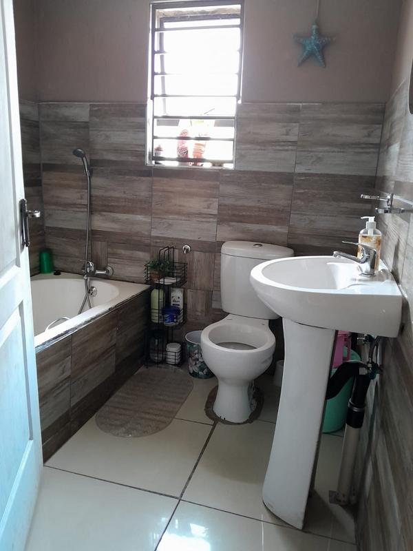 2 Bedroom Property for Sale in Chiawelo Gauteng