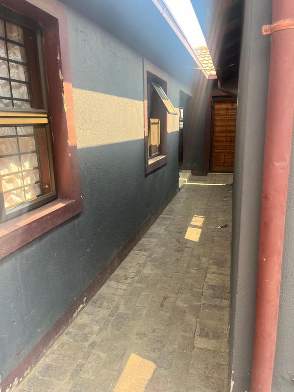 7 Bedroom Property for Sale in Cosmo City Gauteng