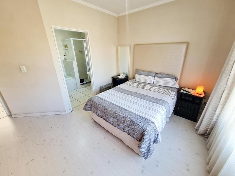 2 Bedroom Property for Sale in Sunninghill Gauteng