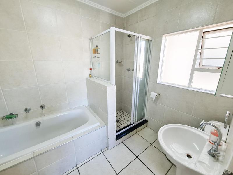 2 Bedroom Property for Sale in Sunninghill Gauteng