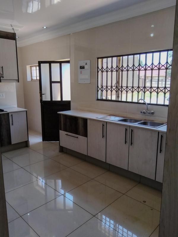 To Let 3 Bedroom Property for Rent in Rondebult Gauteng