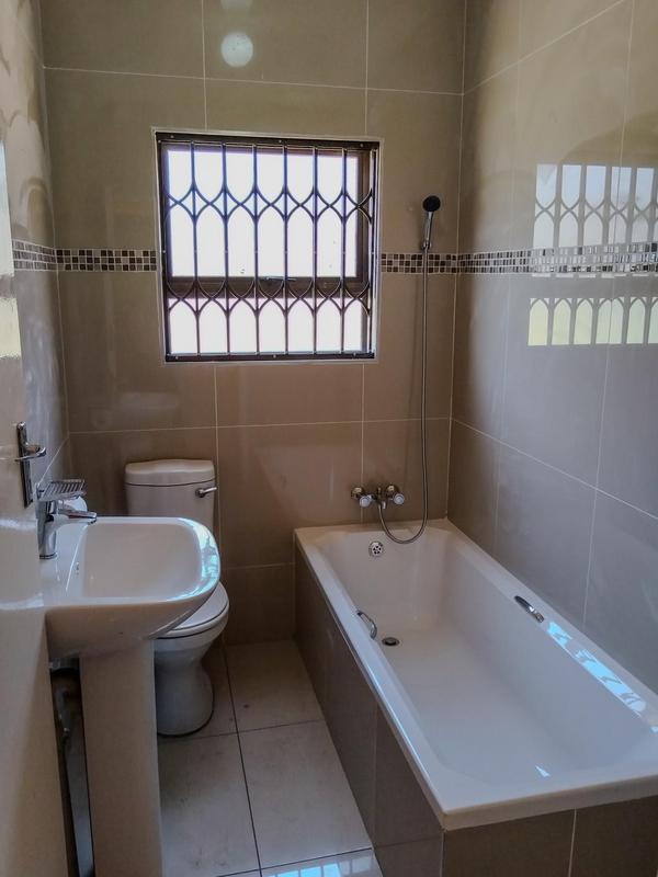 To Let 3 Bedroom Property for Rent in Rondebult Gauteng