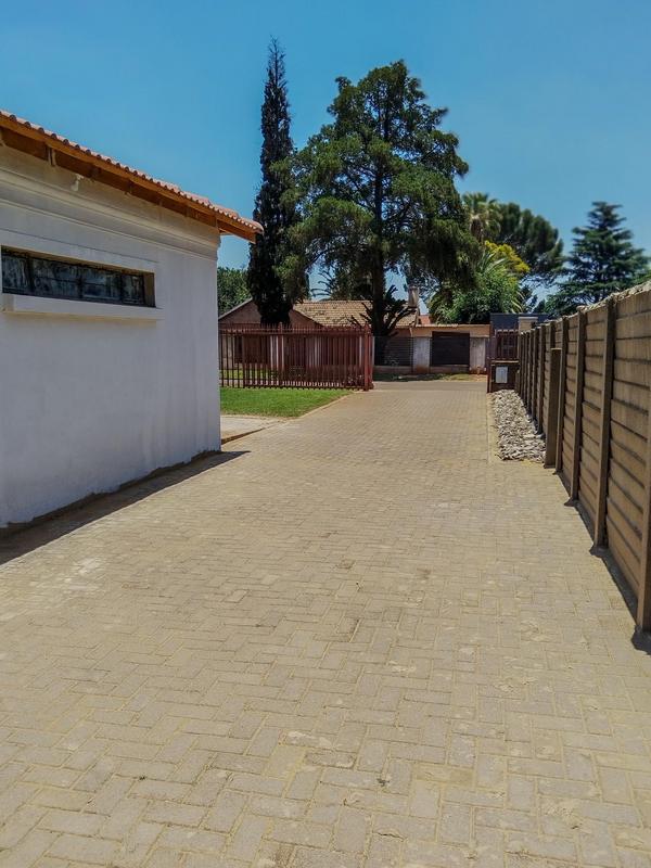 To Let 3 Bedroom Property for Rent in Rondebult Gauteng