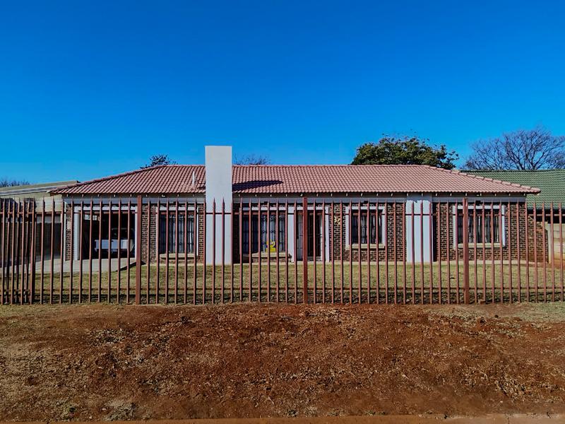 To Let 3 Bedroom Property for Rent in Rondebult Gauteng