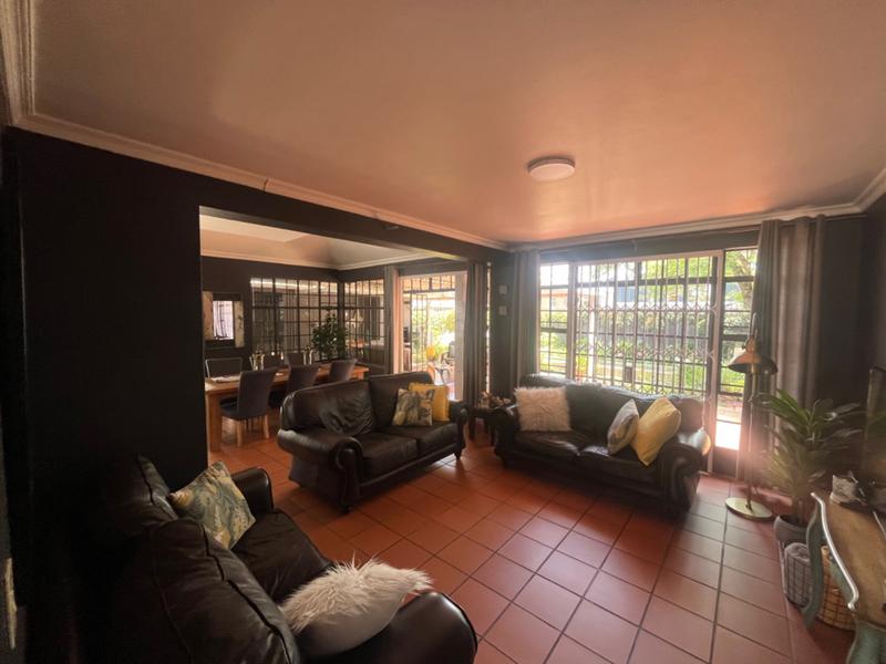 To Let 4 Bedroom Property for Rent in Waterkloof A H Gauteng