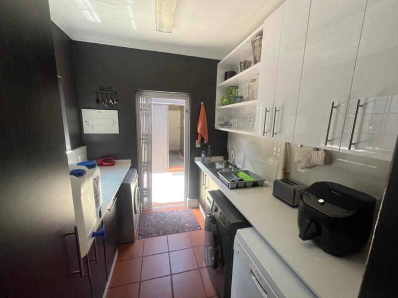 To Let 4 Bedroom Property for Rent in Waterkloof A H Gauteng