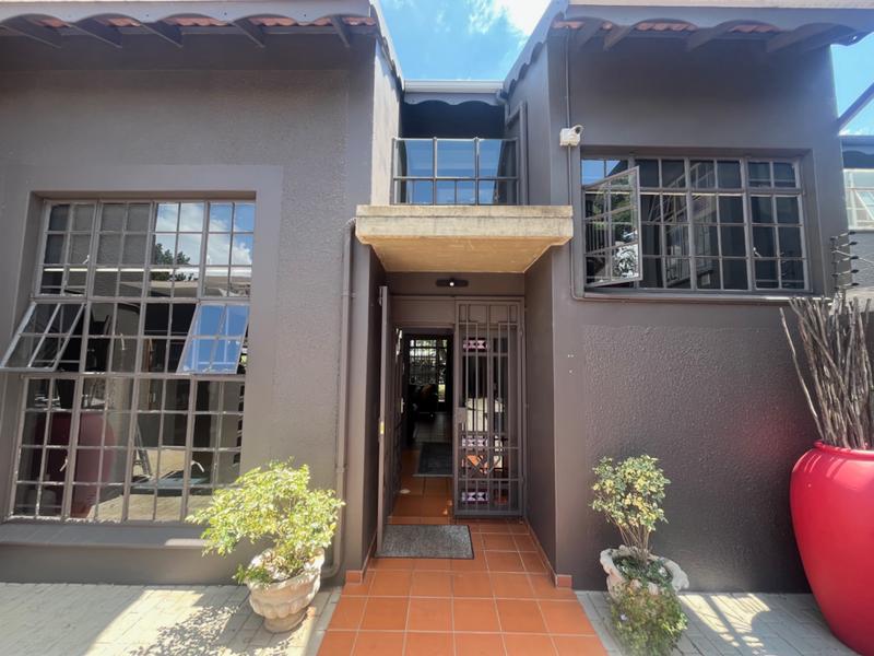 To Let 4 Bedroom Property for Rent in Waterkloof A H Gauteng