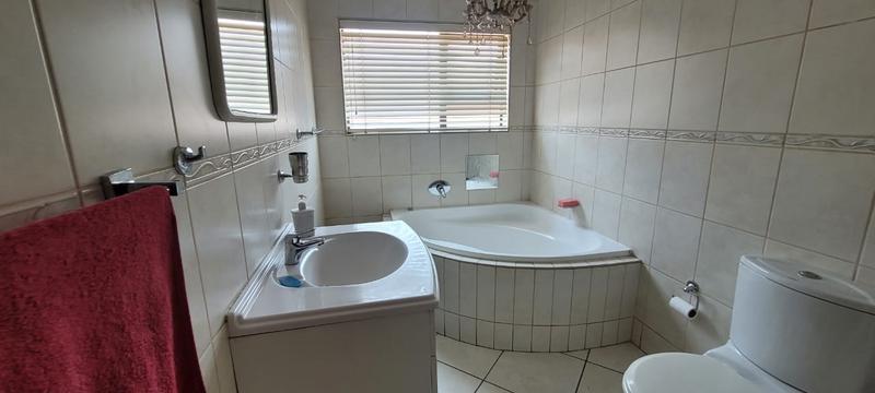 3 Bedroom Property for Sale in New Redruth Gauteng