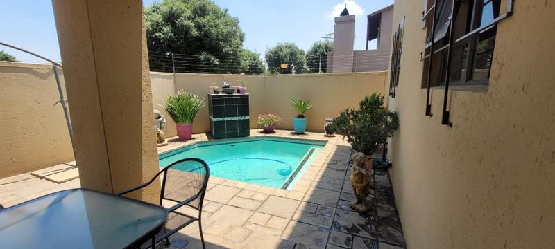 3 Bedroom Property for Sale in New Redruth Gauteng