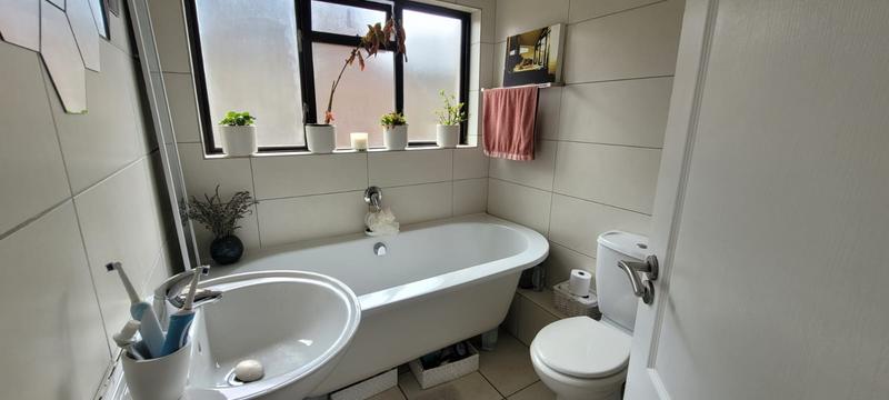 2 Bedroom Property for Sale in Glenvista Gauteng