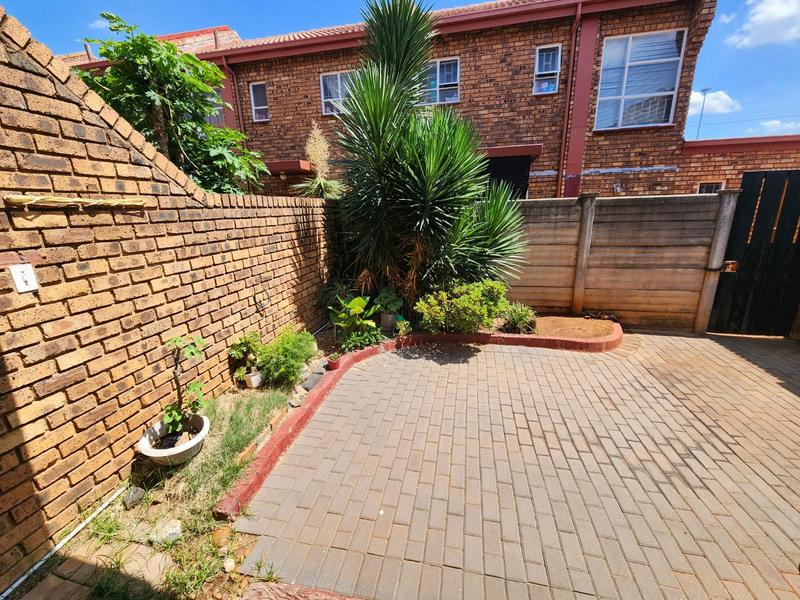 2 Bedroom Property for Sale in Dorandia Gauteng