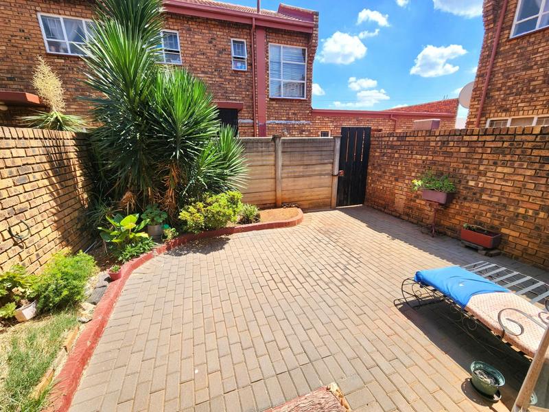 2 Bedroom Property for Sale in Dorandia Gauteng