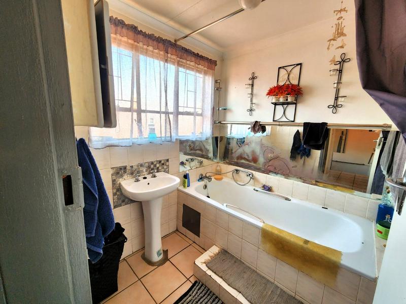 2 Bedroom Property for Sale in Dorandia Gauteng