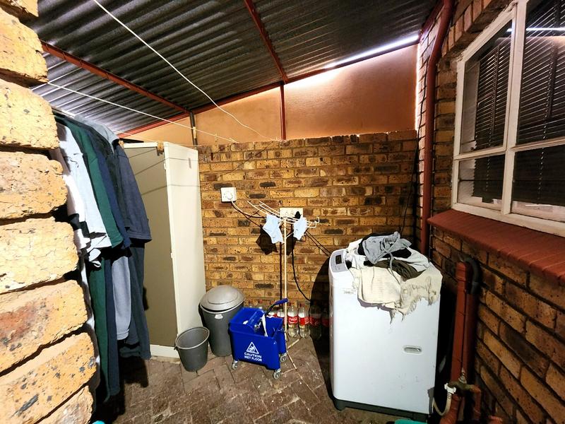 2 Bedroom Property for Sale in Dorandia Gauteng