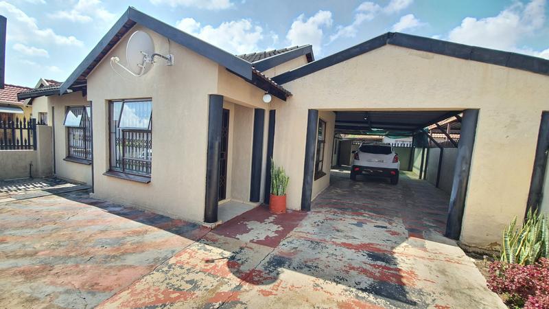 2 Bedroom Property for Sale in Karenpark Gauteng