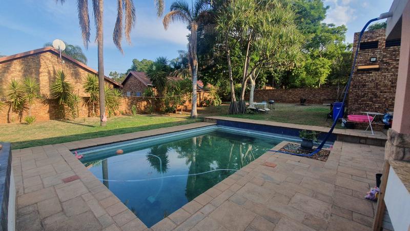 5 Bedroom Property for Sale in Ninapark Gauteng