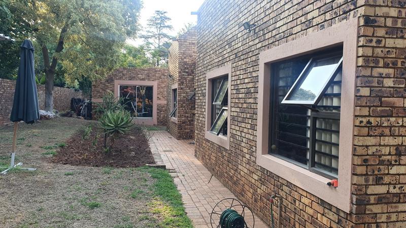 5 Bedroom Property for Sale in Ninapark Gauteng