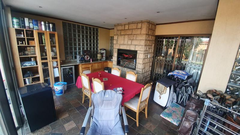 5 Bedroom Property for Sale in Ninapark Gauteng