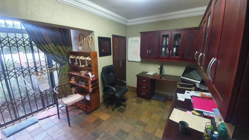 5 Bedroom Property for Sale in Ninapark Gauteng