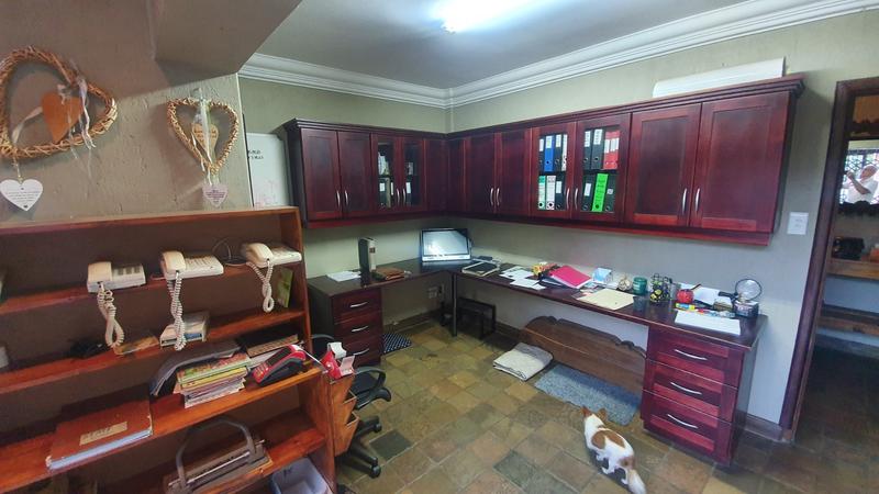 5 Bedroom Property for Sale in Ninapark Gauteng