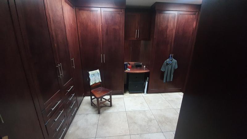 5 Bedroom Property for Sale in Ninapark Gauteng