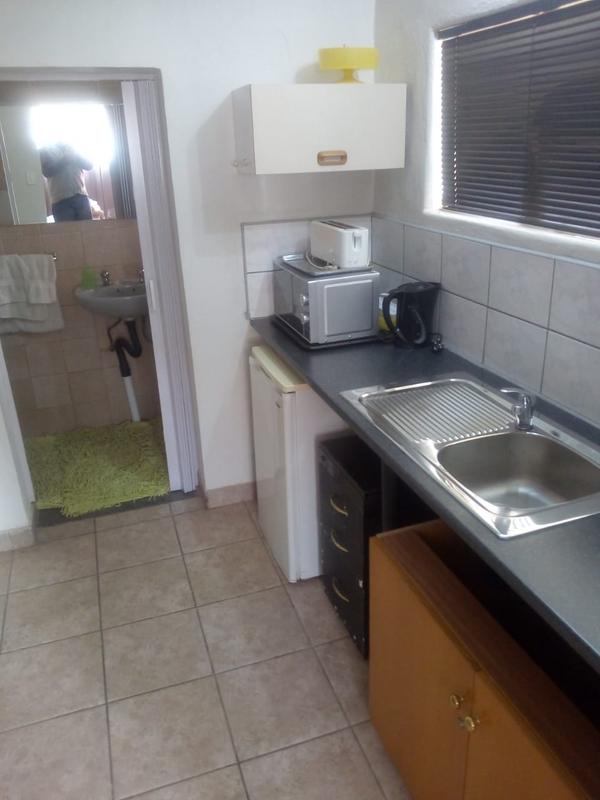 To Let 1 Bedroom Property for Rent in Sunnyridge Gauteng