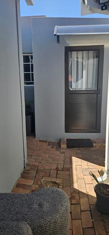 To Let 1 Bedroom Property for Rent in Waverley Gauteng