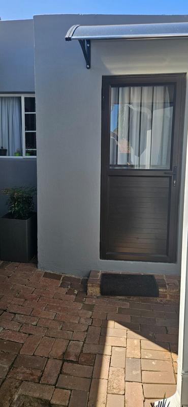 To Let 1 Bedroom Property for Rent in Waverley Gauteng