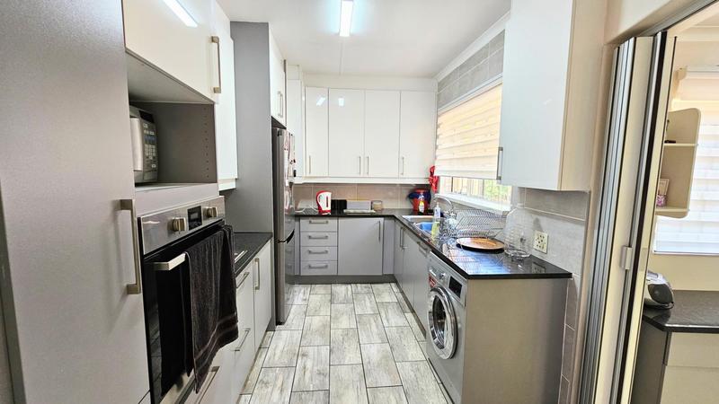 3 Bedroom Property for Sale in Buurendal Gauteng