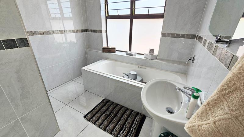 3 Bedroom Property for Sale in Buurendal Gauteng