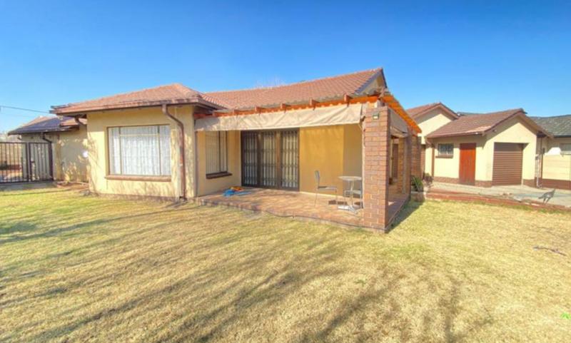 3 Bedroom Property for Sale in Buurendal Gauteng