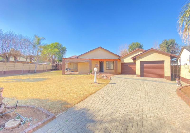 3 Bedroom Property for Sale in Buurendal Gauteng