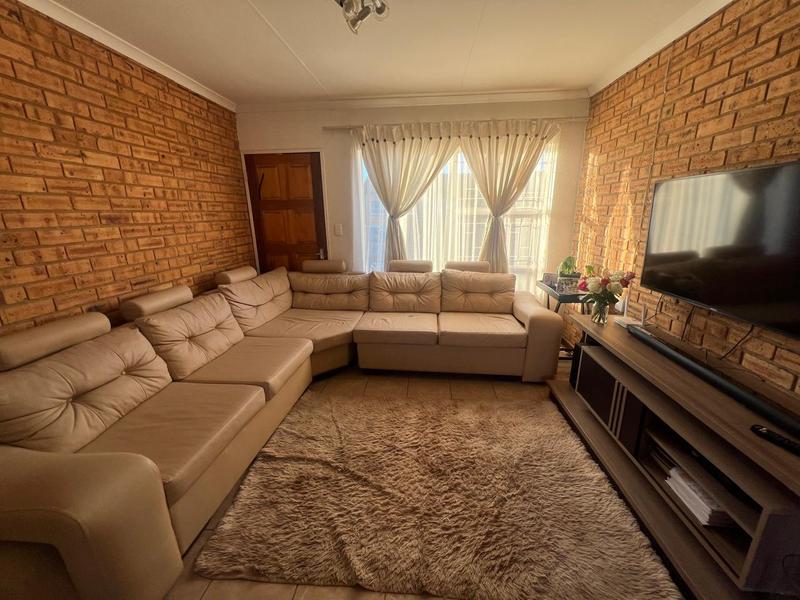 2 Bedroom Property for Sale in Finsbury Gauteng