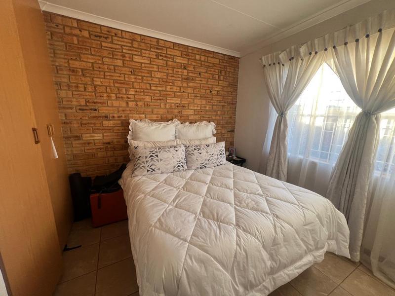 2 Bedroom Property for Sale in Finsbury Gauteng