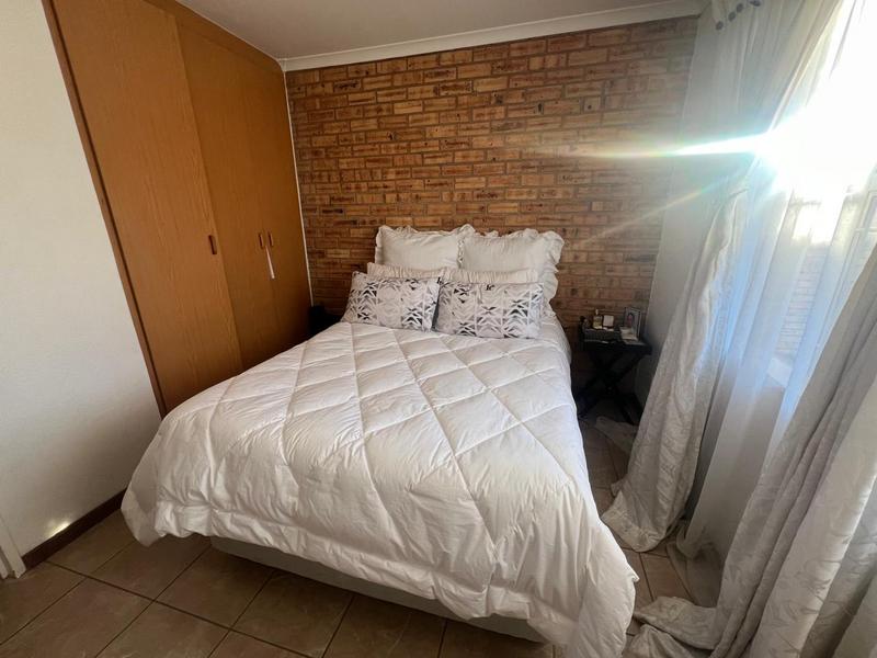 2 Bedroom Property for Sale in Finsbury Gauteng