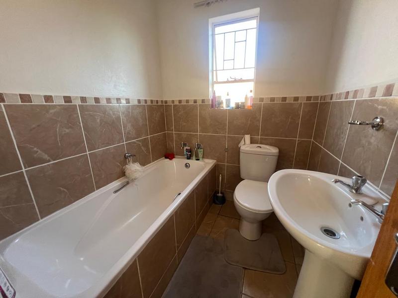 2 Bedroom Property for Sale in Finsbury Gauteng