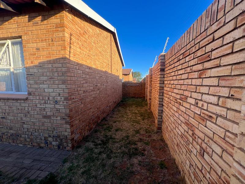 2 Bedroom Property for Sale in Finsbury Gauteng