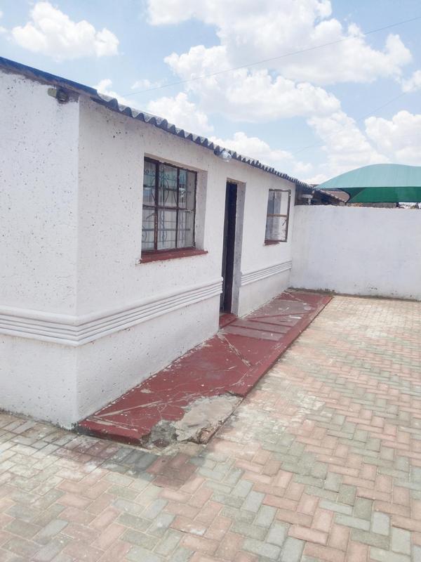 2 Bedroom Property for Sale in Emdeni Gauteng