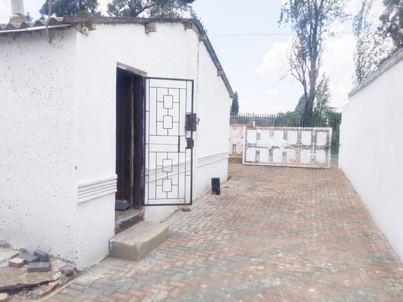 2 Bedroom Property for Sale in Emdeni Gauteng