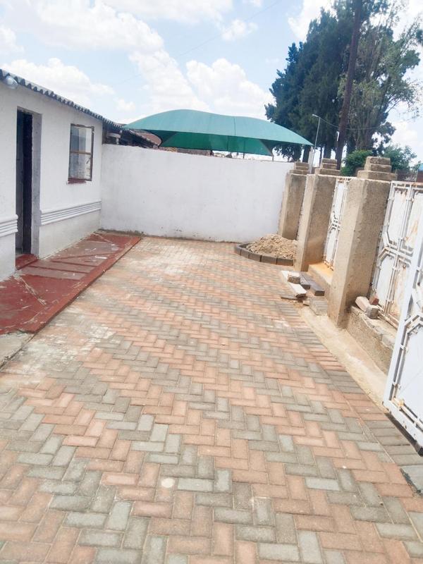 2 Bedroom Property for Sale in Emdeni Gauteng