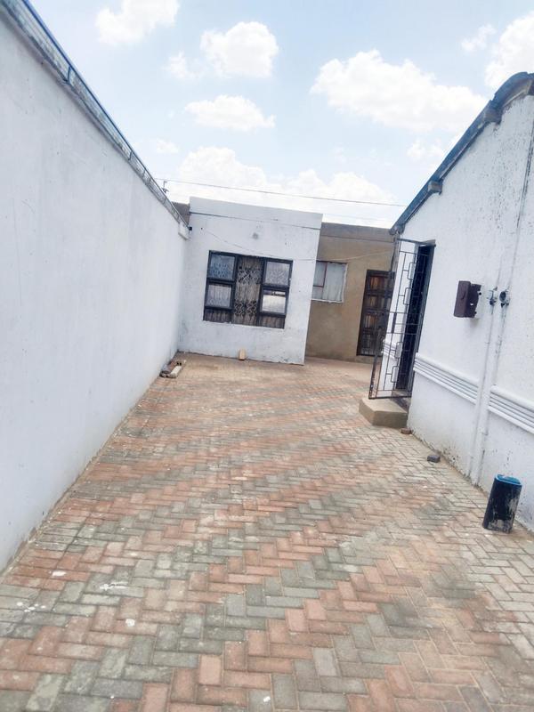 2 Bedroom Property for Sale in Emdeni Gauteng