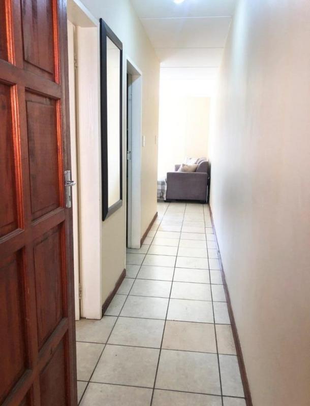 1 Bedroom Property for Sale in Grand Central Gauteng