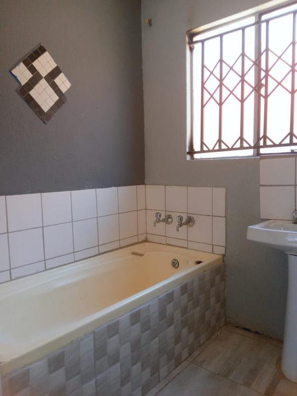 To Let 2 Bedroom Property for Rent in Protea Glen Gauteng