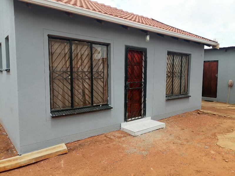 5 Bedroom Property for Sale in Protea Glen Gauteng