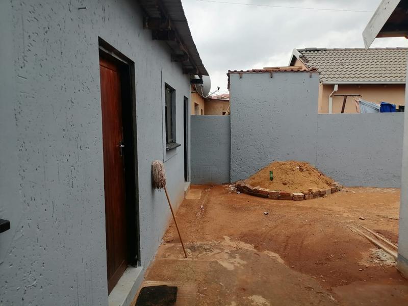 5 Bedroom Property for Sale in Protea Glen Gauteng