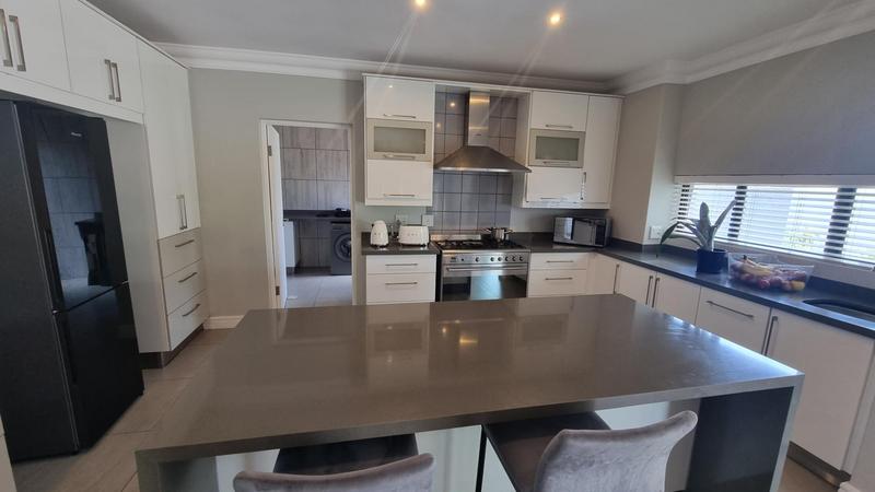 5 Bedroom Property for Sale in Midstream Hill Gauteng